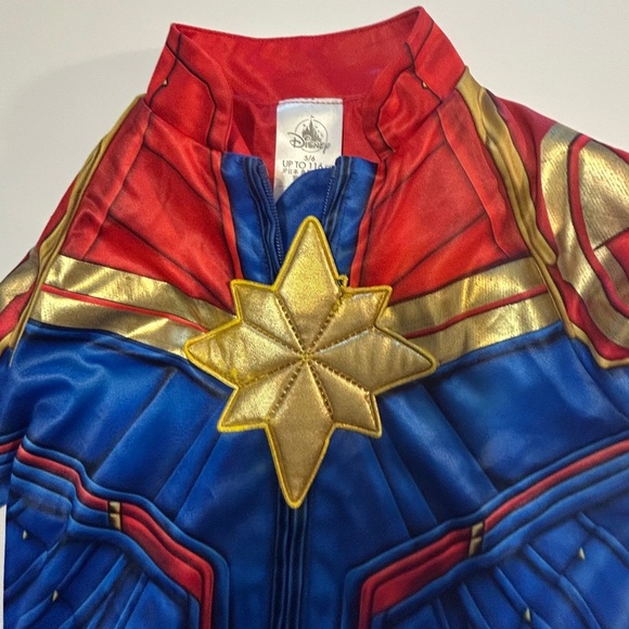 0048 Marvel Blue and Red Superhero Costume with Gold Accents - Picture 4 of 6